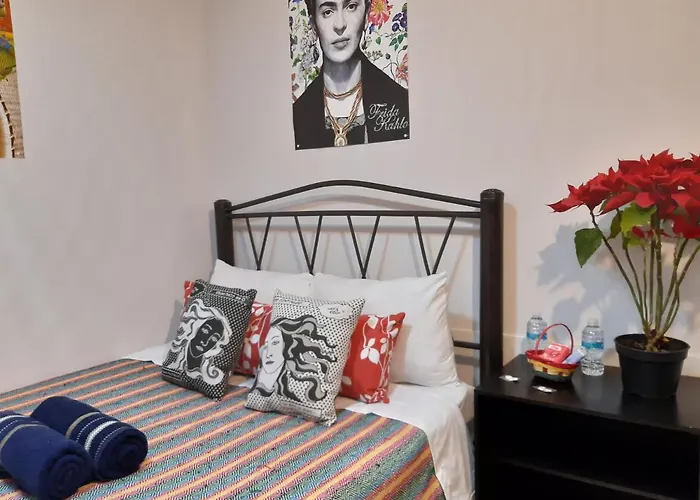 Guest house Alameda House 2*