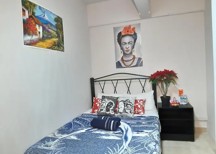 Guest house Alameda House 2*